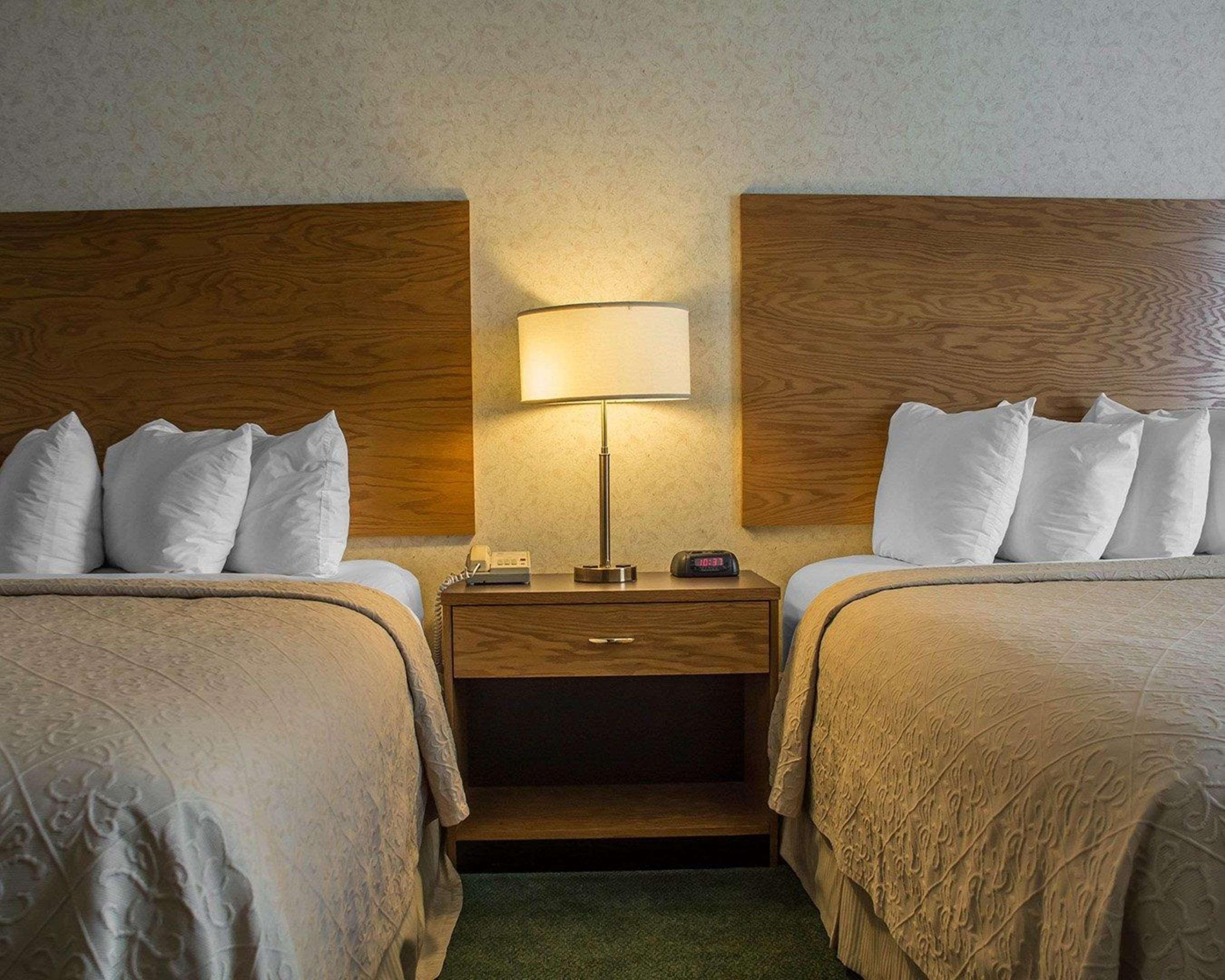 Quality Hotel & Suites Woodstock Extérieur photo