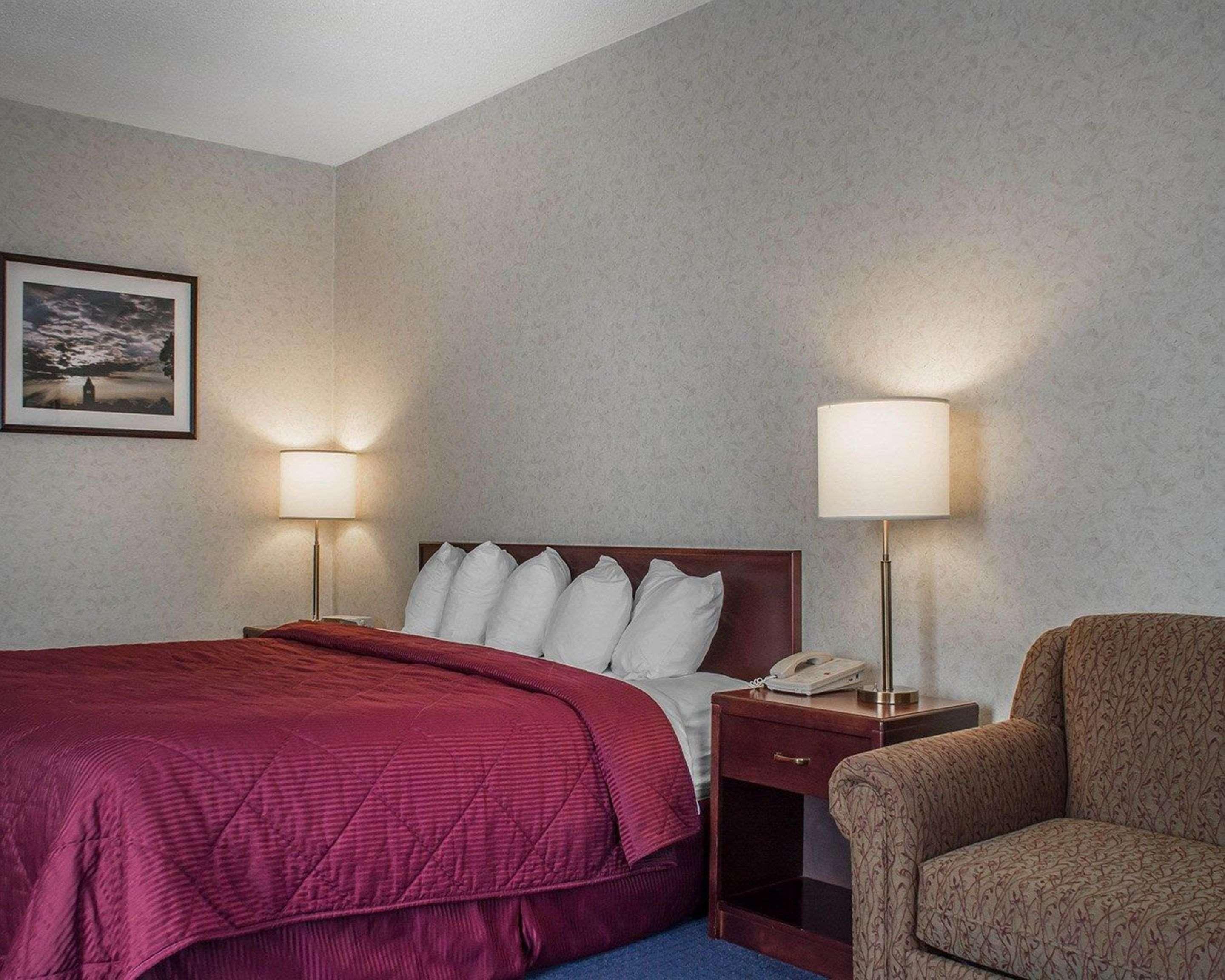 Quality Hotel & Suites Woodstock Extérieur photo